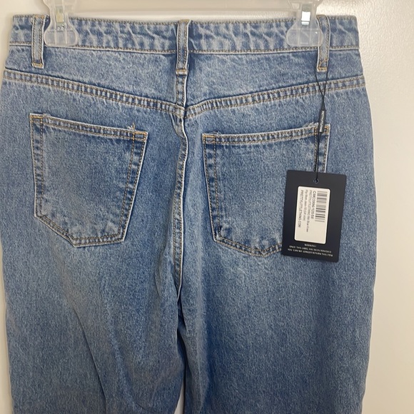 NWT Pretty Little Thing Knee Rip Light Wash Mom Jeans US Size 6 - Picture 8 of 15
